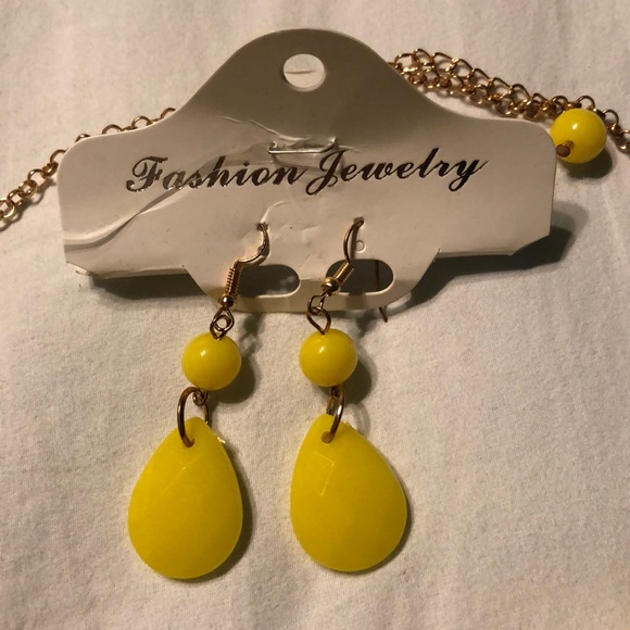 Fashion Jewelry Statement Necklace & Earrings - Picture 2 of 3